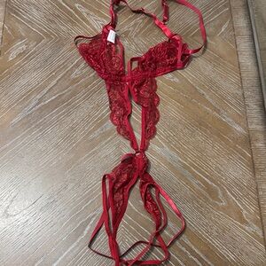 Seductive Scarlet Lace Bra—- NWT NEVER WORN